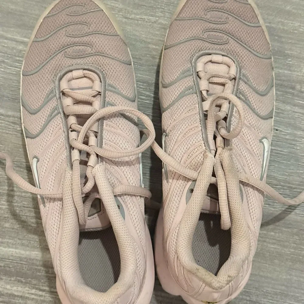 Nike Women's Light Pink Sneakers